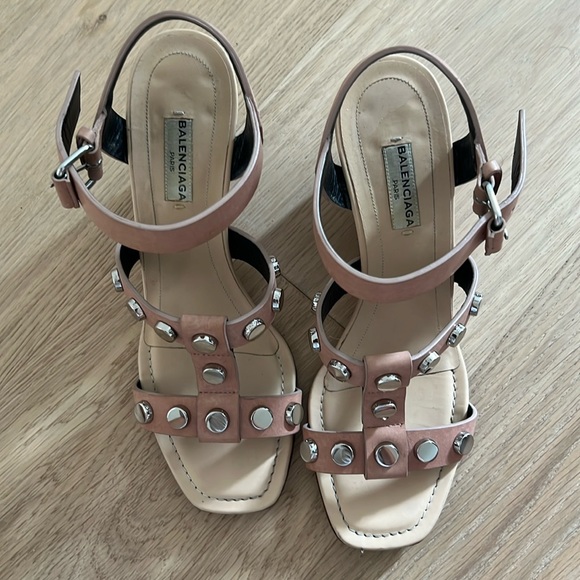 Balenciaga leather studded sandals - Picture 1 of 10
